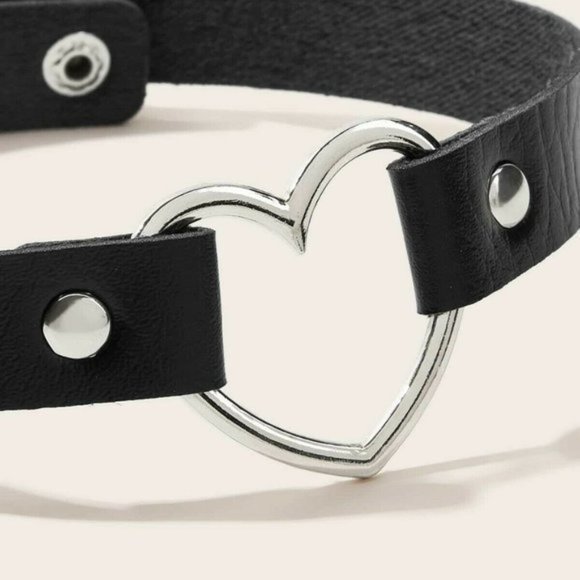 New Faux‎ Leather Black Metal Heart Cyber Punk Goth - Picture 3 of 3
